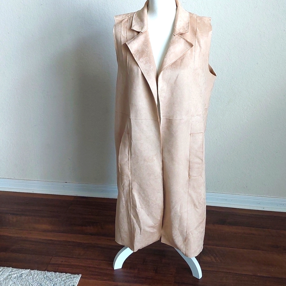 Cream color, long vest with pockets